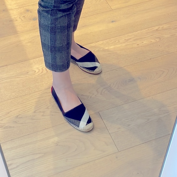 Like NEW Burberry Navy Blue Nova Check Canvas Espadrilles - Picture 5 of 13